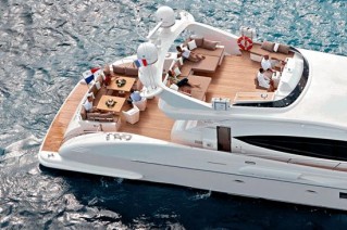 LITTLE SARAH aft deck and flybridge